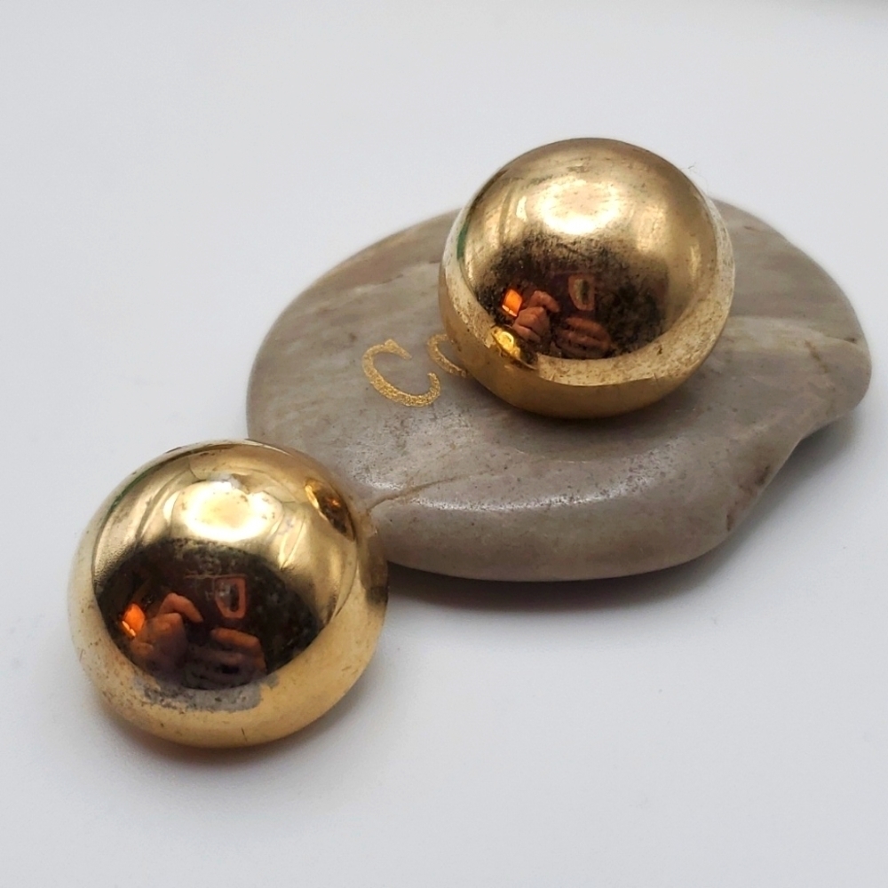 Clip on gold tone saucer‎ bulb earrings E118